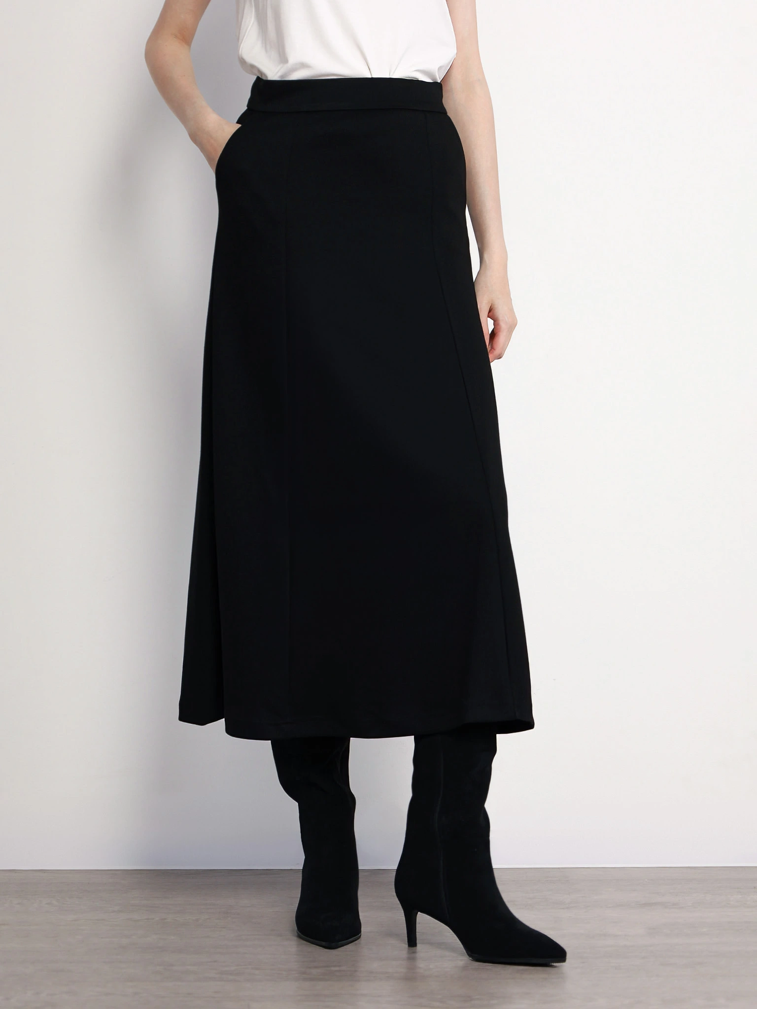 Юбка трикотажная черного цвета А-силуэта